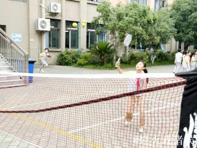 赛场上赛场下，羽球情如一家